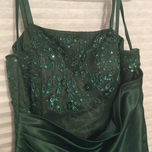 Niente Emerald Ball Dress - Picture 3 of 3